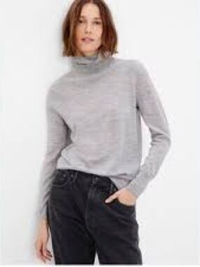 Gap Gray Turtleneck Sweater